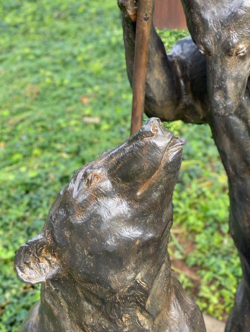 Detail of a bronze bear sculpture by Roger Martin.