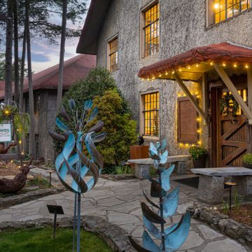 Exterior photo of Grovewood Gallery during their Holiday Sip & Shop event.